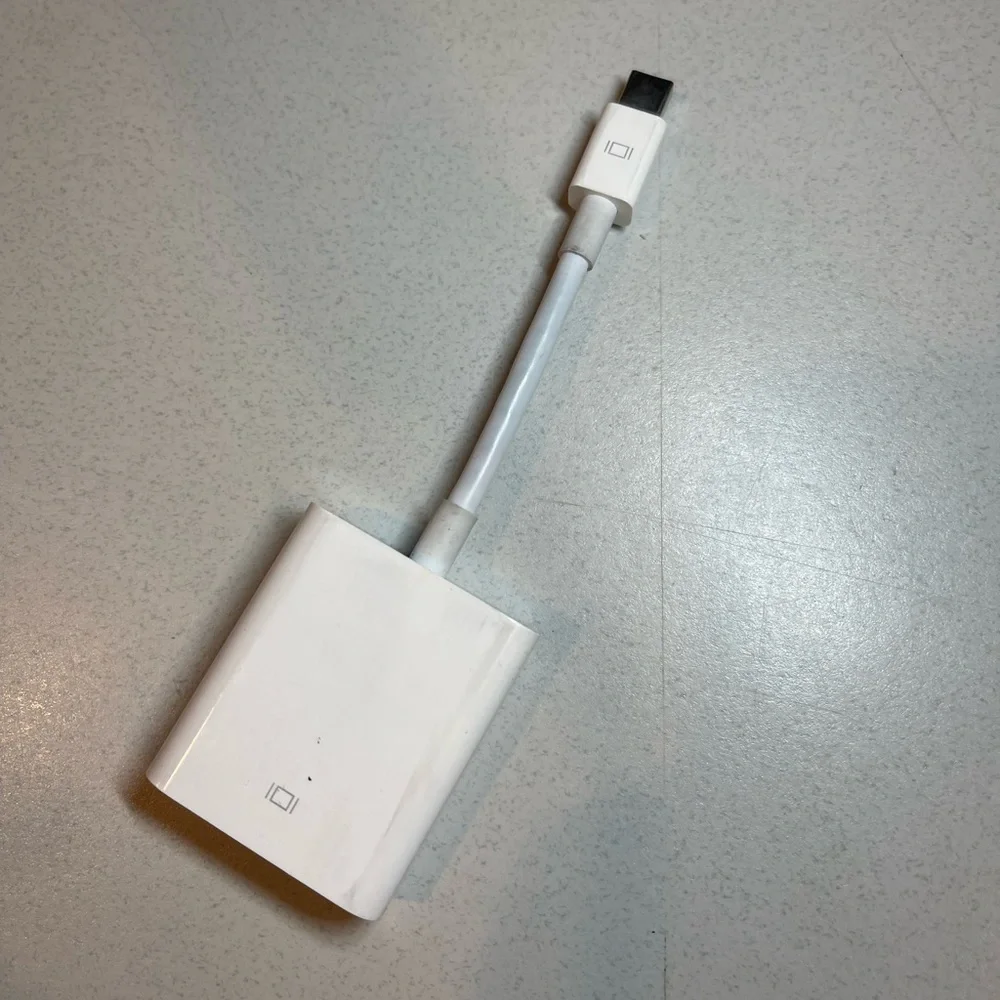 Genuine Apple Macbook Pro mini Display Port to VGA Adapter USED